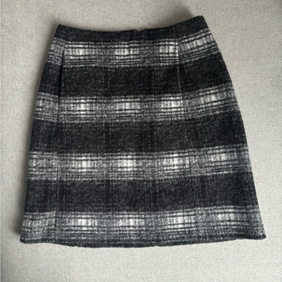 🖤🤍UNIQLO🖤Skirt in Grey, white and black plaid . X-Small . Like new condition! - Picture 4 of 7